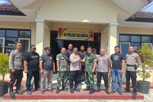 Sinergitas TNI Polri Lewat Silaturahmi Koramil 1311 Ke Polsek Rajadesa Di Sambut Penuh Kekeluargaan