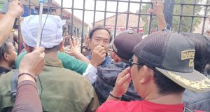 Forum Wartawan Solidaritas Sukabumi Menggelar Aksi Demo di Depan Kantor Kejari Cibadak Sukabumi