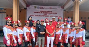 Sambut HUT RI Ke-81 dan Hari Jadi Kabupaten Bekasi Ke-76, Pemdes Cikarageman Gelar Gerak Jalan Santai dan Serukan Pilkades Damai