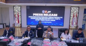 Waspada Modus Beli Kendaraan Murah, Polda Jabar Sita Baju Loreng hingga Senjata Mainan