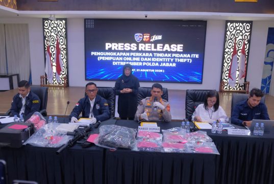 Waspada Modus Beli Kendaraan Murah, Polda Jabar Sita Baju Loreng hingga Senjata Mainan