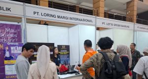 Bawa CV dan Harapan, Fresh Graduate Berburu Peluang Kerja di Job Fair Disnaker 2026