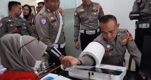 HUT Lantas ke-71, Anggota Polres Garut Donor Darah