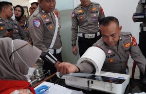 HUT Lantas ke-71, Anggota Polres Garut Donor Darah