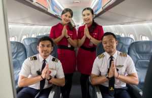 Sempat Ditutup 2 Hari, Warga Sambut Antusias Pembukaan Bandara Husein