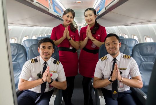 Sempat Ditutup 2 Hari, Warga Sambut Antusias Pembukaan Bandara Husein