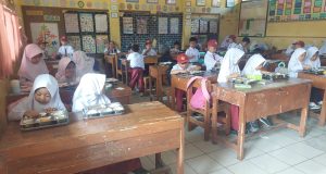 Guru SDN 1 Parakansalak Apresiasi Program MBG SPPG Dapur Bojong Asih,Siswa Sehat dan Fokus Belajar…..