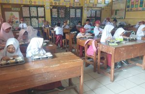 Guru SDN 1 Parakansalak Apresiasi Program MBG SPPG Dapur Bojong Asih,Siswa Sehat dan Fokus Belajar…..