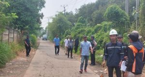 Kepala Desa Terpilih Tamanrahayu, Emin Suryana (Bang Jibril), Tinjau Langsung Lokasi Rencana Perbaikan Jalan Dahuan