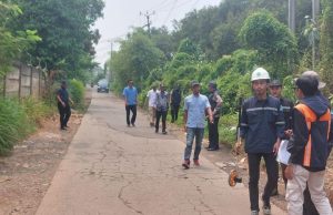 Kepala Desa Terpilih Tamanrahayu, Emin Suryana (Bang Jibril), Tinjau Langsung Lokasi Rencana Perbaikan Jalan Dahuan