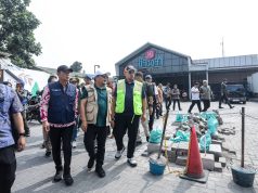 Wali Kota Bandung Tinjau Tiga Titik Rawan Banjir di Cibiru, Identifikasi Solusi Drainase