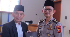 Bukan Sekadar Ibadah, Momen Hangat Irwasda Polda Jabar Berbaur dengan Jemaah di Safari Jumat Batununggal