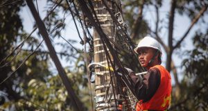 Turunkan Kabel Udara di Astanaanyar, Total 63 Ruas Jalan Tertata