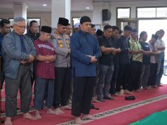 Bentuk Penghormatan Kepada Insan Pers, Kabid Humas Polda Jabar Bertakziah dan Salat Jenazah untuk Almarhum Rudi Agus Mulyana