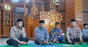 Pererat Kemitraan Polri dan Masyarakat, Plh. Kabid Humas Polda Jabar Shalat Jumat di Ponpes Nurul Iman