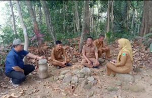 Situs Keramat Sawah Luhur, Cikal Bakal Berdirinya Desa Cantilan Situs Keramat Buyut Bodas Dan Embah Dawuk Sawah Luhur, Cikal Bakal Berdirinya Desa Cantilan